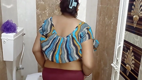 Bathroom Me Nangi Hoke Apni Rasile Chut Ka Pani Aapko Pilaya