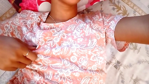 Desi Girl Showing Boobs