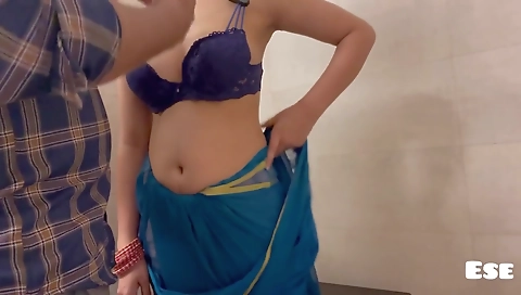 Hot Bhabhi Fucked With The Tailor And Cum Inside Her Pussy