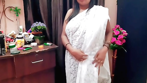 Indian Housewife Saree Show 1