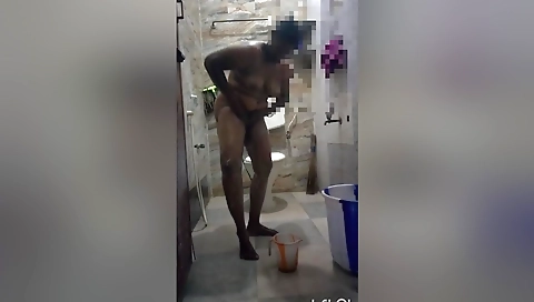 Tamil Home Maid Bathing Part 1